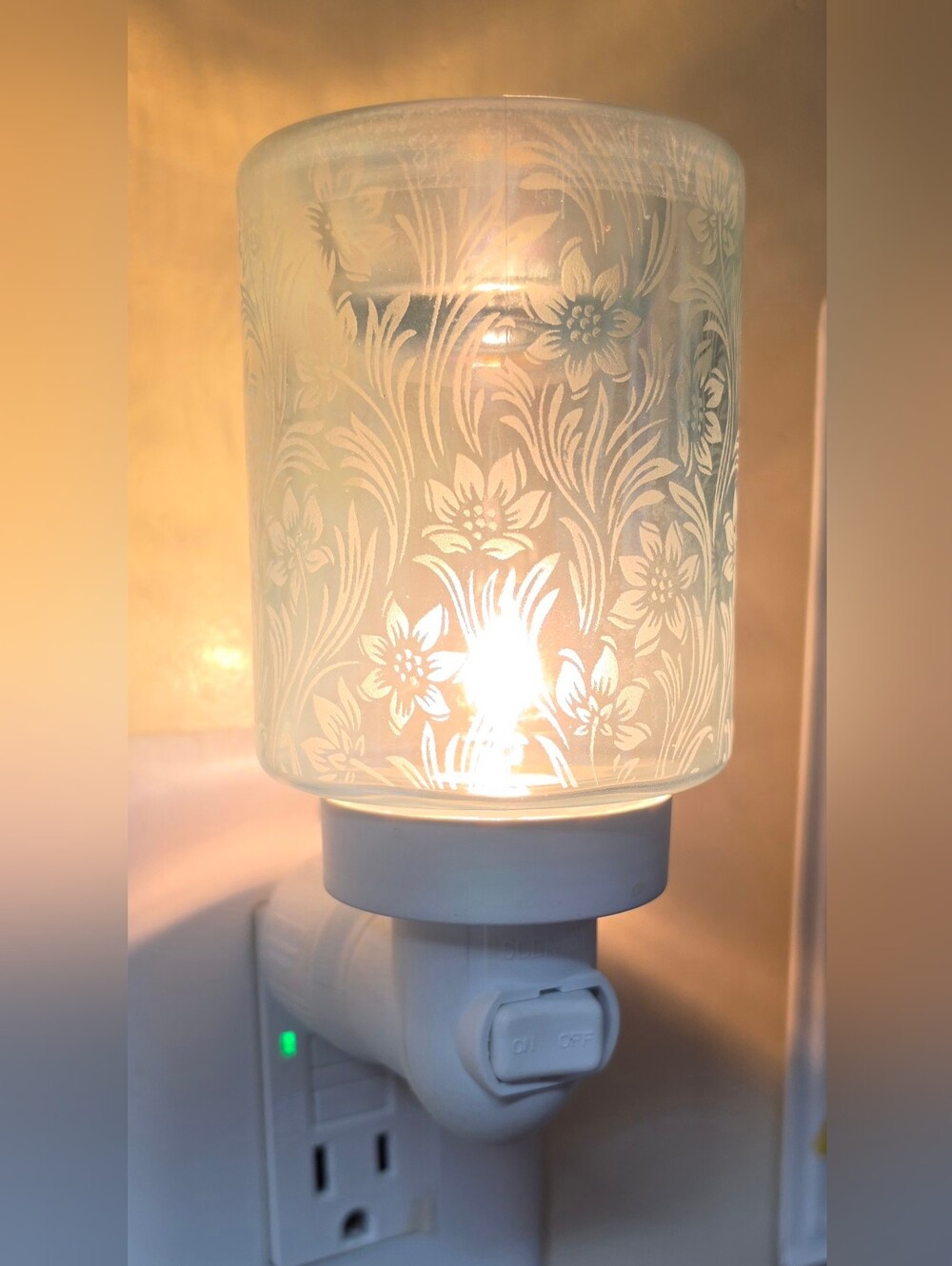 Green Tinted Floral Glass Night Light Plug-In